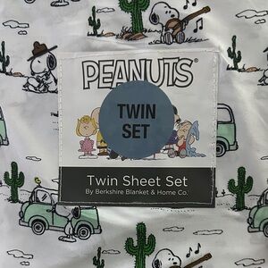 Peanuts Twin Sheet Set with Snoopy and Friends